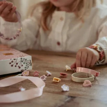 Little Dutch Adventskalender mit Armbändern Anhängern & Stickern