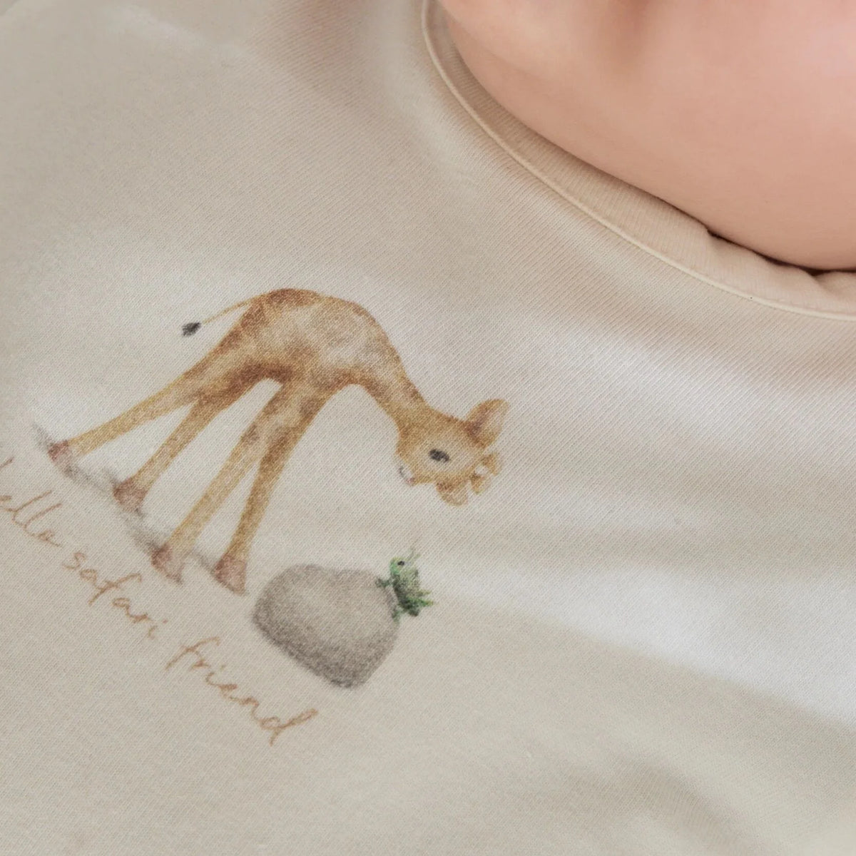 Little Dutch Langarmshirt Safari Friends mit Giraffen-Print auf der Brust