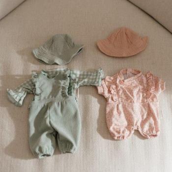 Puppen-Set Lily – mit 2 süßen Bekleidungssets in Rosa und Grün - Bundle Little Dutch