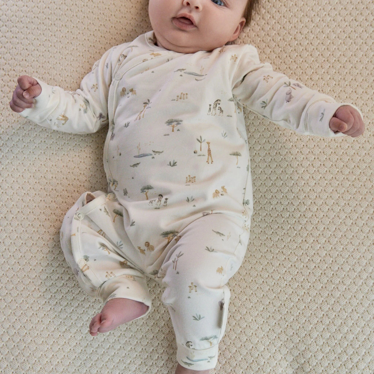 Little Dutch Wickelstrampler Baby mit niedlichem Safari-Print