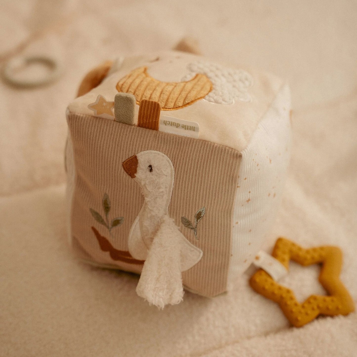 Little Dutch Beige Aktiv Würfel Soft Newborn Naturals GRS – Anwendung