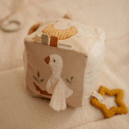 Little Dutch Beige Aktiv Würfel Soft Newborn Naturals GRS – Anwendung