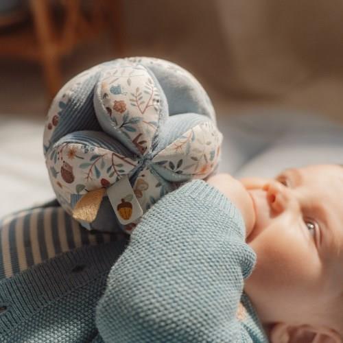 Little Dutch Greifball blau -  Forest Friends - Stoffball mit Rassel – Anwendung