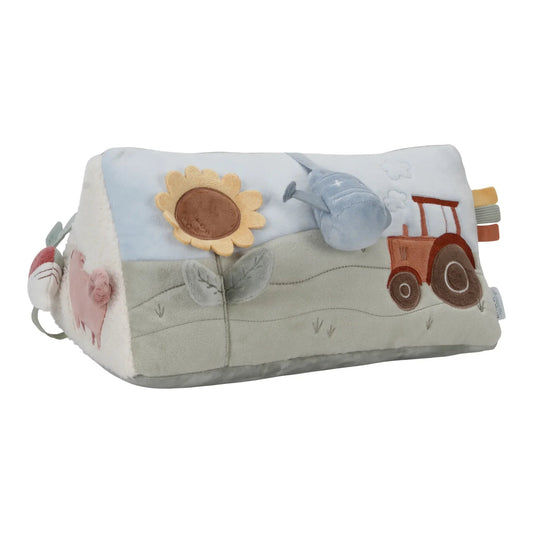 Aktivitätsdreieck Little Farm Grün mit Kuh, Traktor und Sonnenblume Studio-Aufnahme