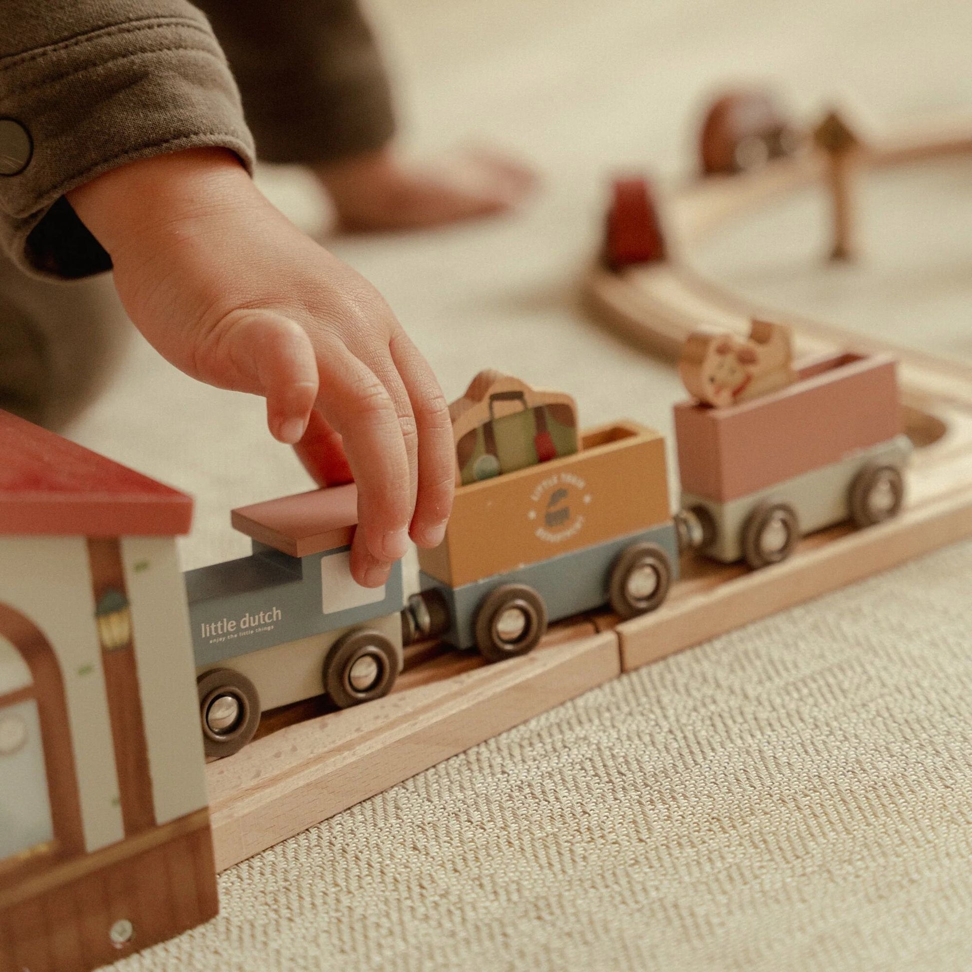 Little Dutch Holz-Eisenbahn XL FSC - Starter-Set LD2540 – Anwendung
