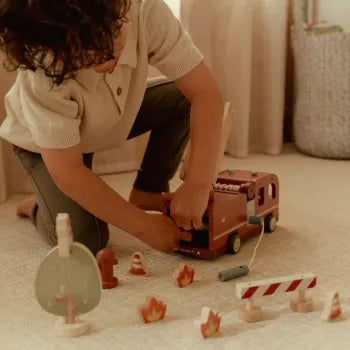 Little Dutch Holz Feuerwehrauto Set – Rot – Essentials