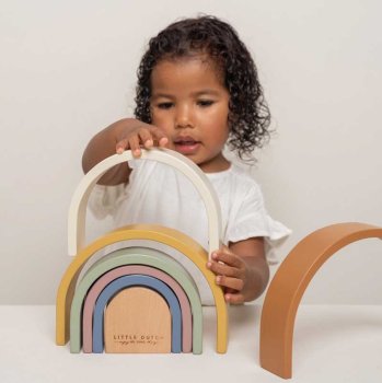 Little Dutch Regenbogen aus Holz Vintage FSC im Einsatz