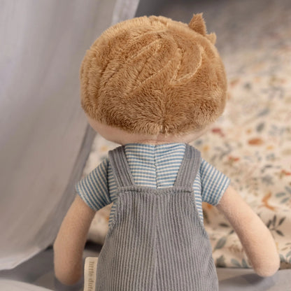 Rückansicht Little Dutch Kuschelpuppe Jim 35 cm