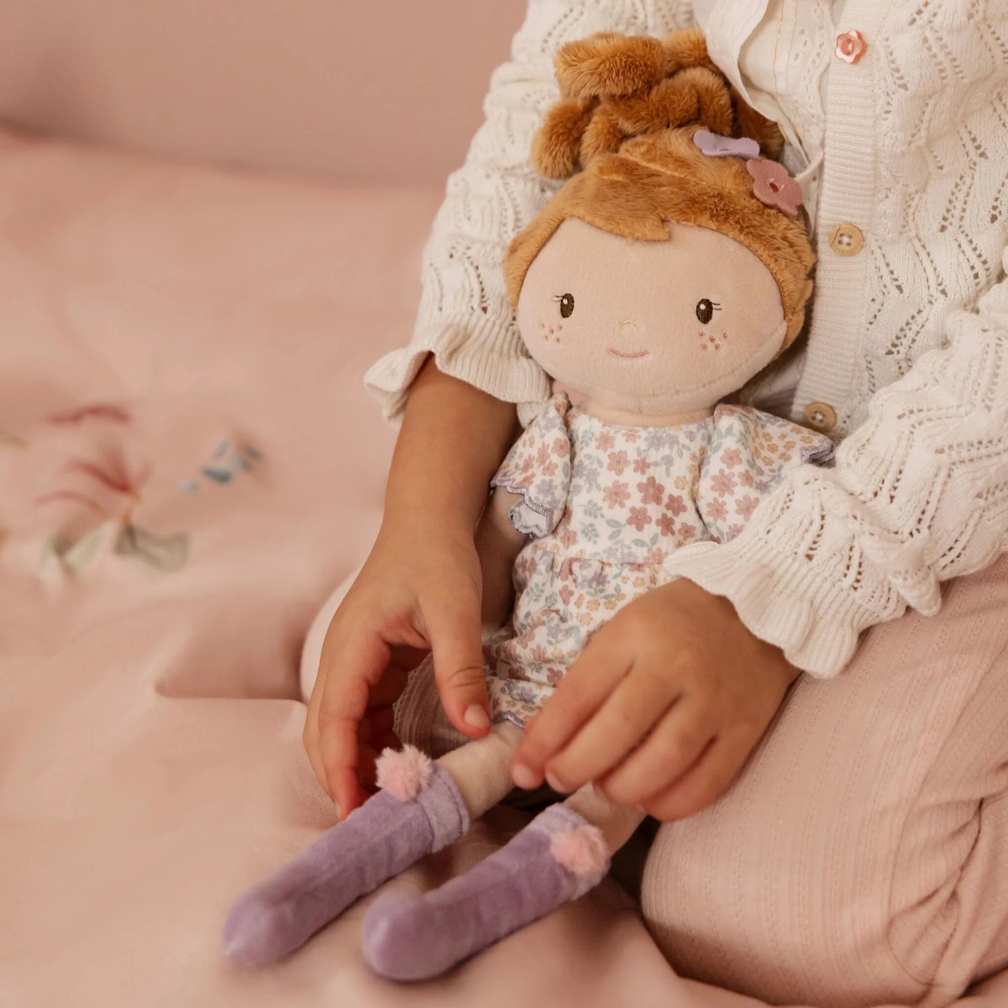 Kuschelpuppe mit roten Haaren - Ava von Little Dutch in Lila mit Blumenkleid - LD4667