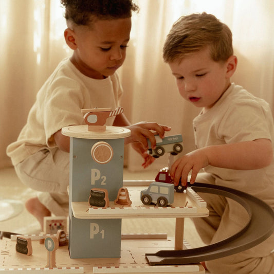 Little Dutch Parkhaus Holz  Blau – Spielzeug Parkgarage – Detailansicht