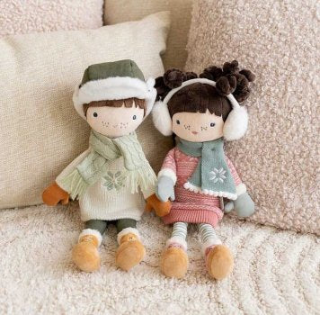Little Dutch Kuschelpuppe Sam Limited Winter Edition von der Seite