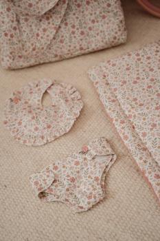 Baby Puppe Noa + Puppenwickeltasche „Soft Flowers“ Bundle