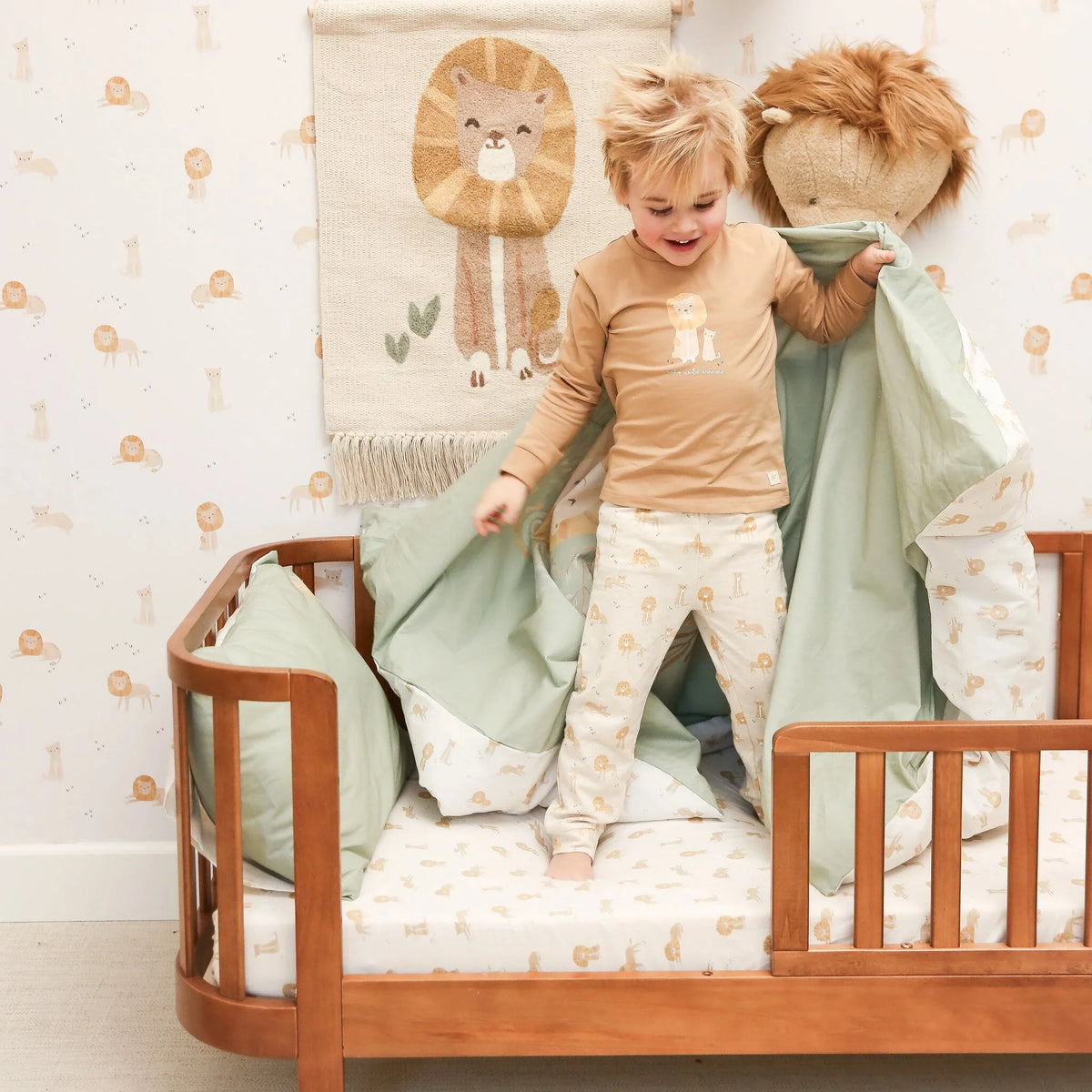 Little Dutch Pyjama Safari Friends mit Löwe und Löwenjungen Print für Jungs