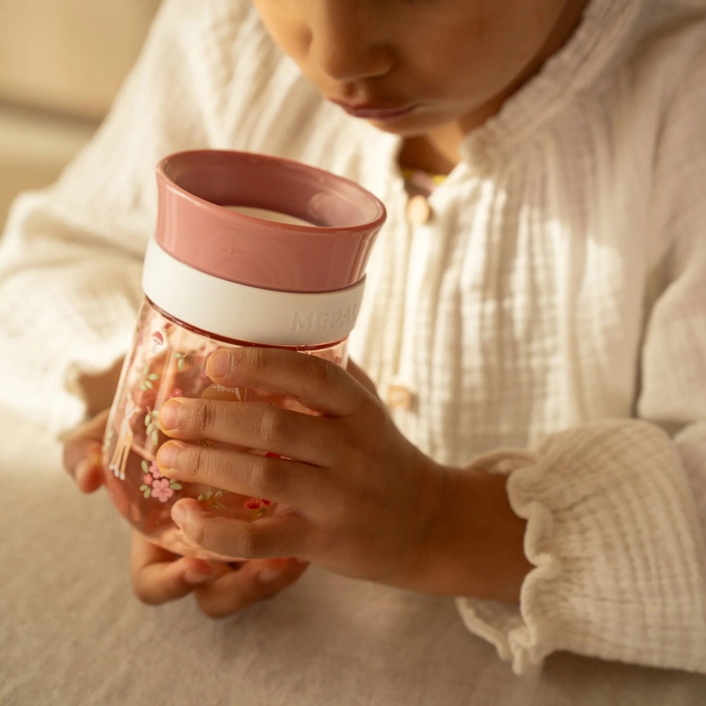 Little Dutch rosa 360° Trinkbecher Mepal Mio 300 ml - Fairy Garden – Anwendung