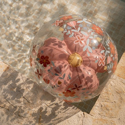 Little Dutch rosa 3D Strandball Blume Pink Flowers – Lifestyle