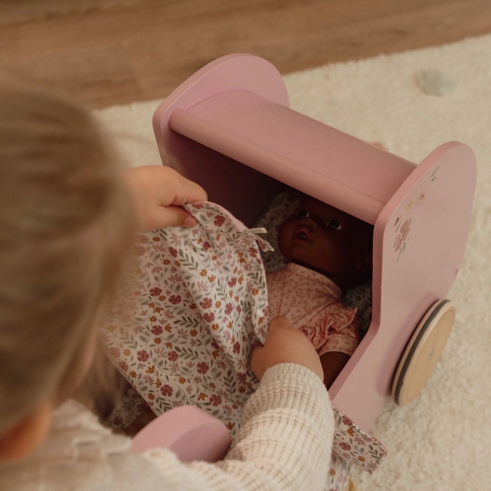 Little Dutch rosa Puppenwagen Holz mit Textilien – Größe
