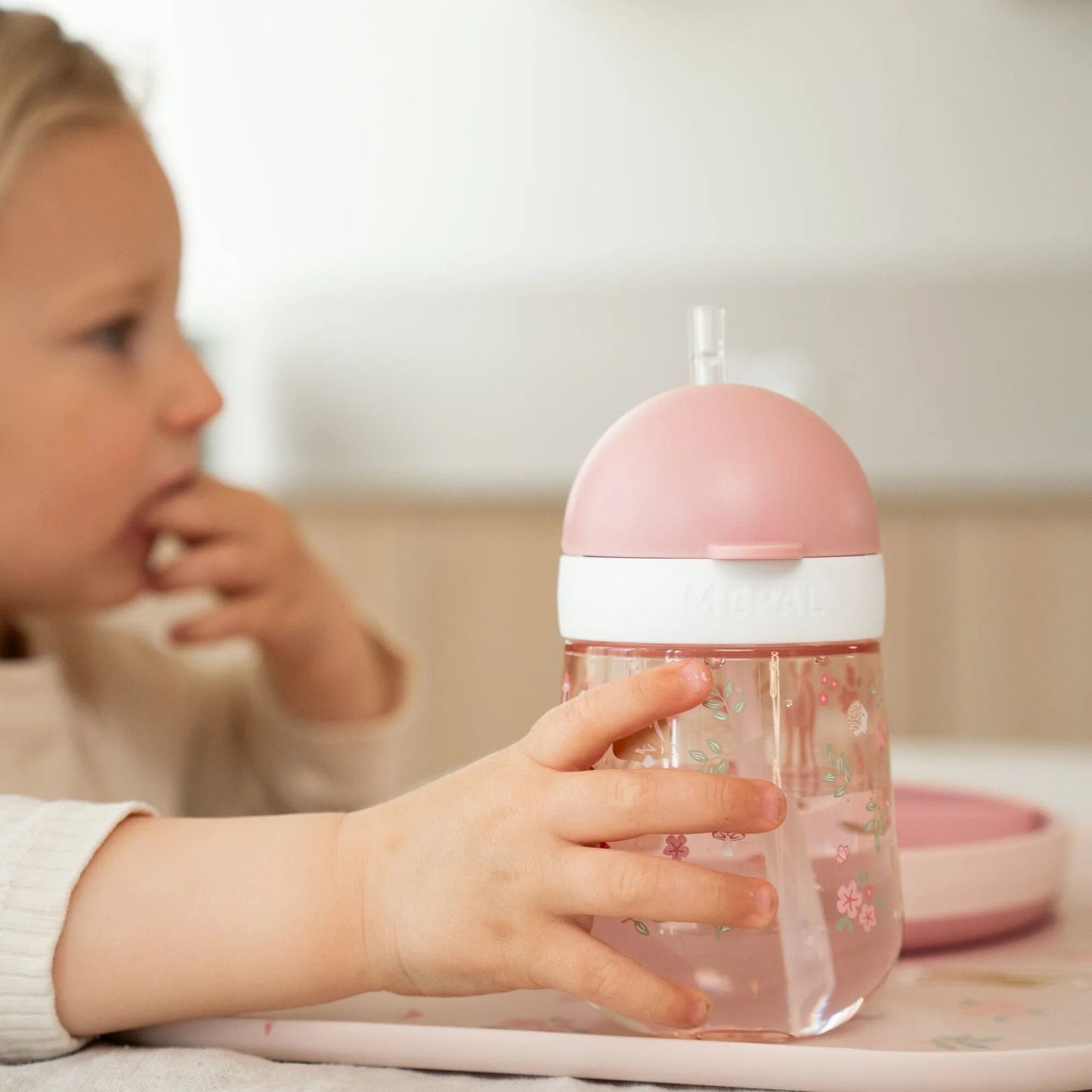 Little Dutch rosa Strohhalmbecher Mepal Mio 300 ml - Fairy Garden – Lifestyle