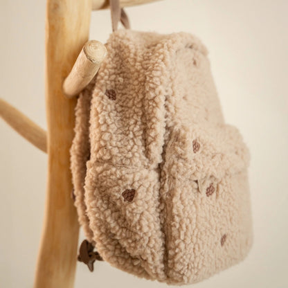 Little Dutch Rucksack Teddy mit Zapfen Taupe – Detailansicht