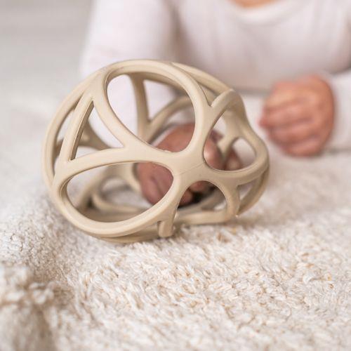 Little Dutch sensorischer Greifball Beige – Größe