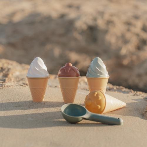Little Dutch Strandset Eistüten 9-teilig - Eiscreme Sandformen – Anwendung