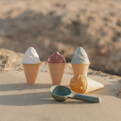 Little Dutch Strandset Eistüten 9-teilig - Eiscreme Sandformen – Anwendung