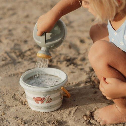 Little Dutch Strandset 5-teilig grün im Einsatz