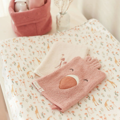 Little Dutch Waschhandschuh Flamingo Rosa aus Baumwolle Bio im Kinderzimmer mit Aufbewahrungskorb