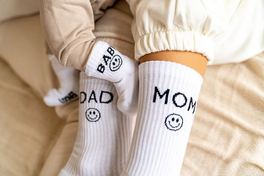 Loones MOM·DAD·BABY Familiensocken im Lifestyle Setting Mom Dad Baby