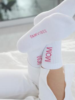 mom socken weiss pink famvibes