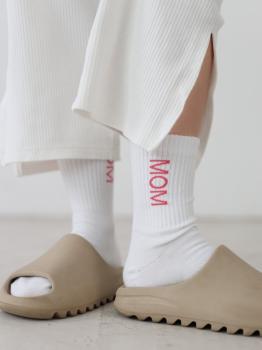 mom socken weiss pink famvibes
