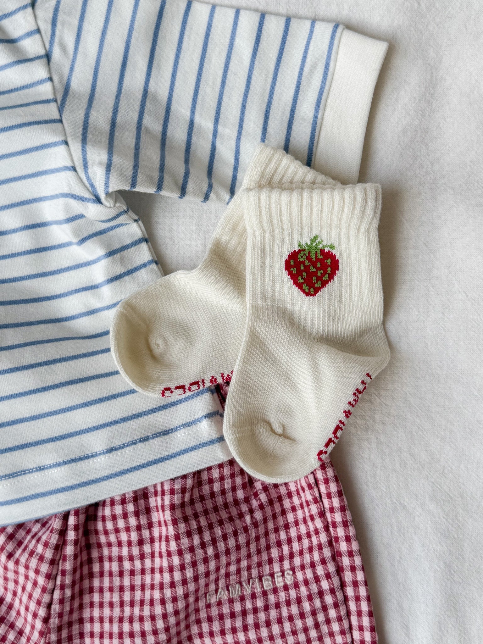 Famvibes Strawberry Socken milk